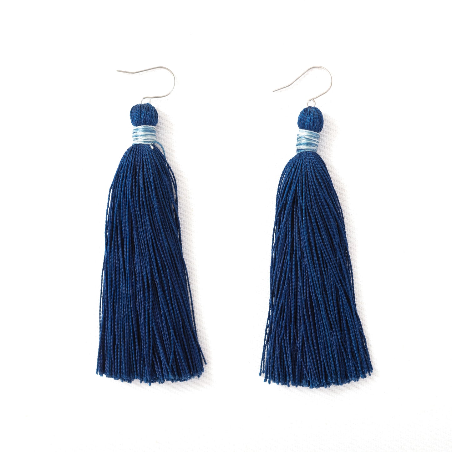 琉球藍 タッセルピアス(チタン)