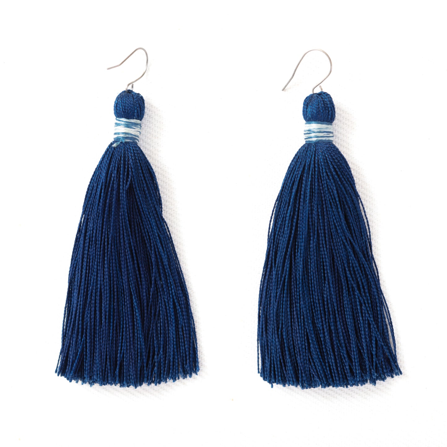 琉球藍 タッセルピアス(チタン)